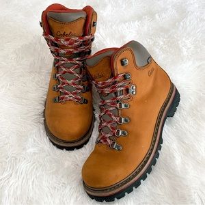 *SOLD* Cabela’s Women's Vintage Trail Hiking Boots